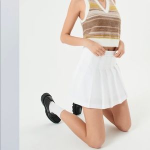 SUNDAY BEST Aritzia high waisted mini skirt 15”